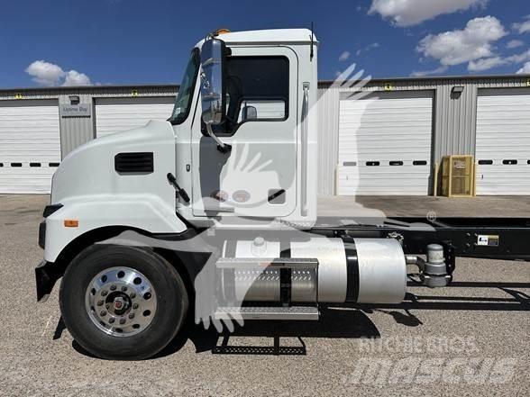 Mack MD7 商用底盤車