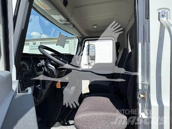 Mack MD7 商用底盤車
