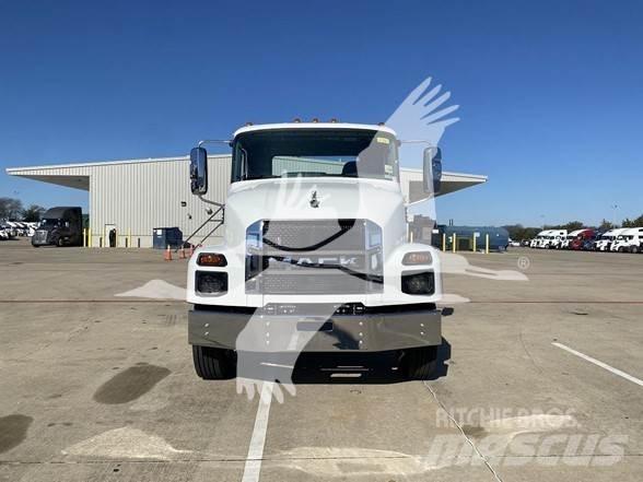 Mack MD7 商用底盤車