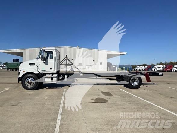 Mack MD7 商用底盤車