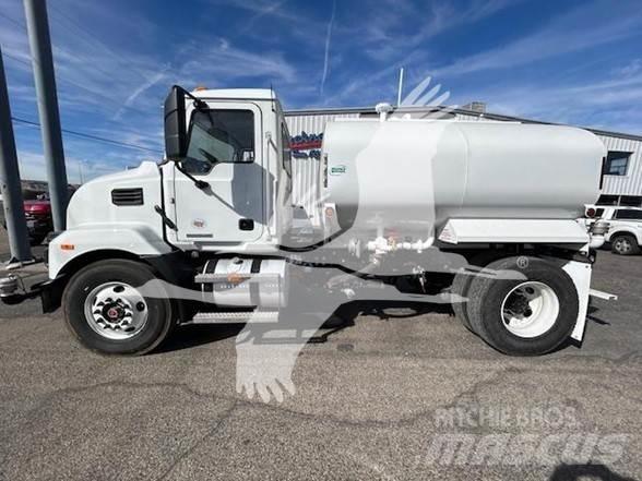 Mack MD7 運油車