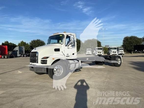 Mack MD7 商用底盤車