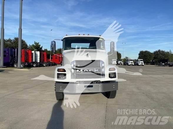 Mack MD7 商用底盤車