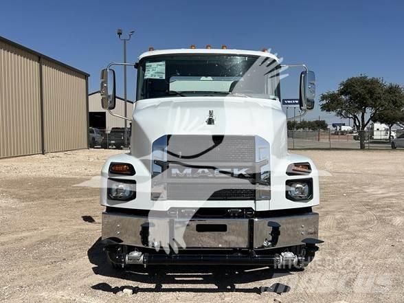 Mack MD7 運油車