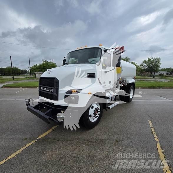 Mack MD7 運油車