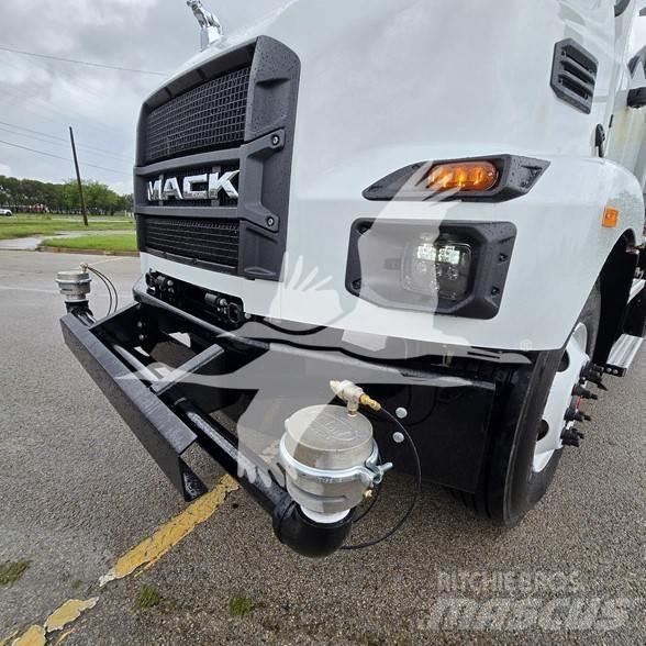Mack MD7 運油車
