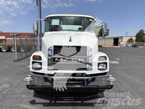 Mack MD7 運油車