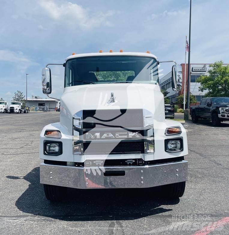 Mack MD7 商用底盤車