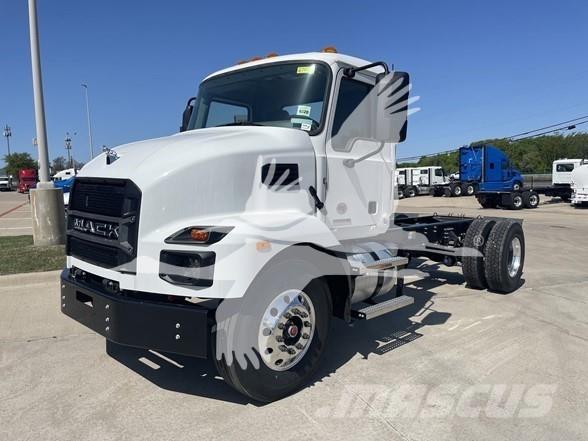 Mack MD7 商用底盤車