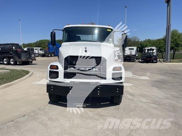 Mack MD7 商用底盤車