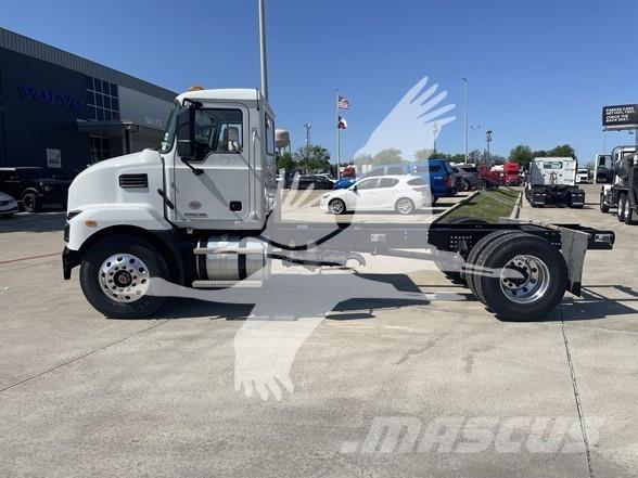 Mack MD7 商用底盤車