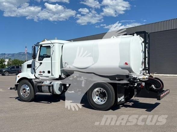 Mack MD7 運油車