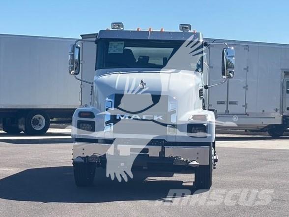 Mack MD7 運油車