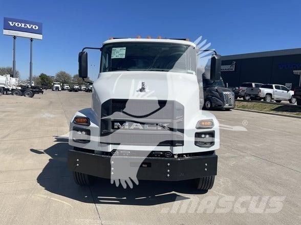 Mack MD7 傾卸式卡車