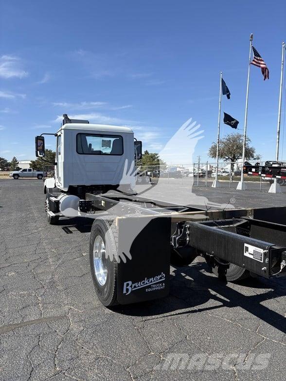 Mack MD7 商用底盤車