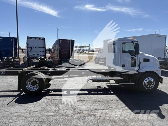 Mack MD7 商用底盤車