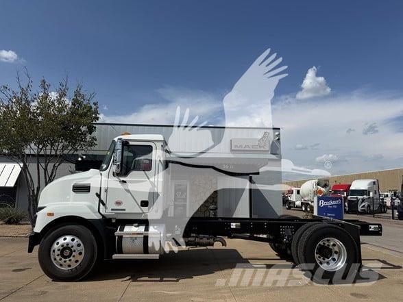 Mack MD7 商用底盤車