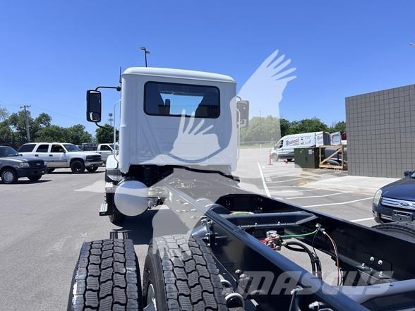 Mack MD7 商用底盤車