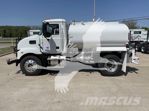 Mack MD7 運油車