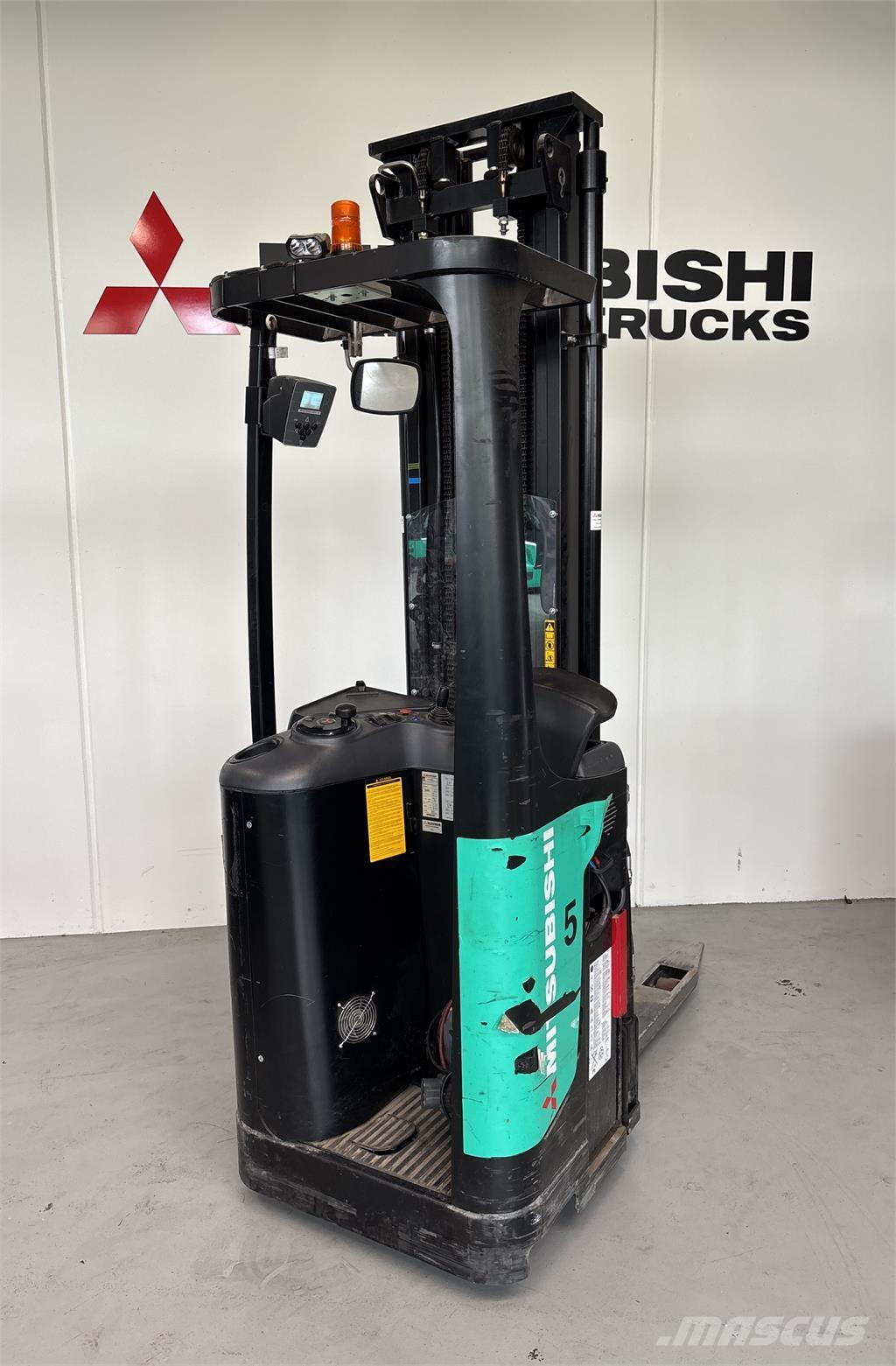 Mitsubishi SBR16N 自走式堆積機