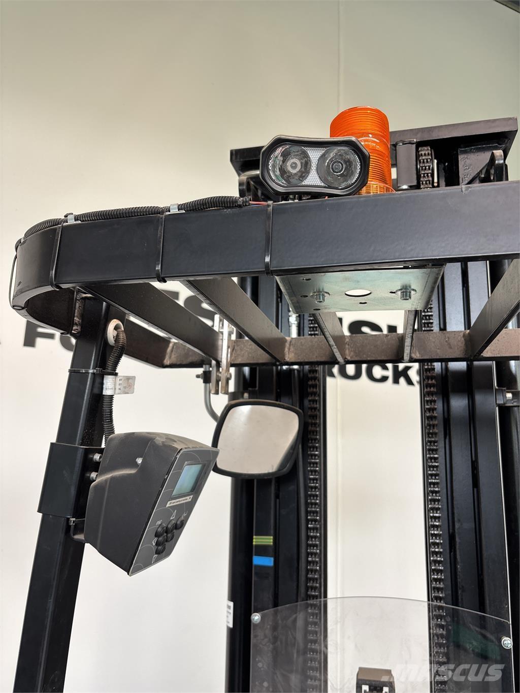 Mitsubishi SBR16N 自走式堆積機