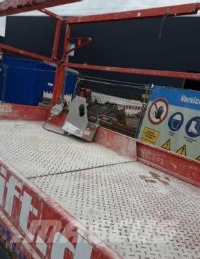 SkyJack SJ III 4632 剪式升降機