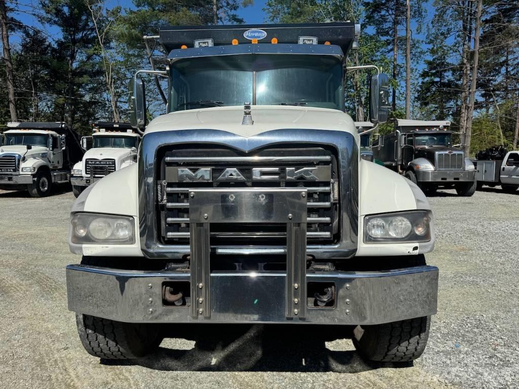 Mack GU713 傾卸式卡車