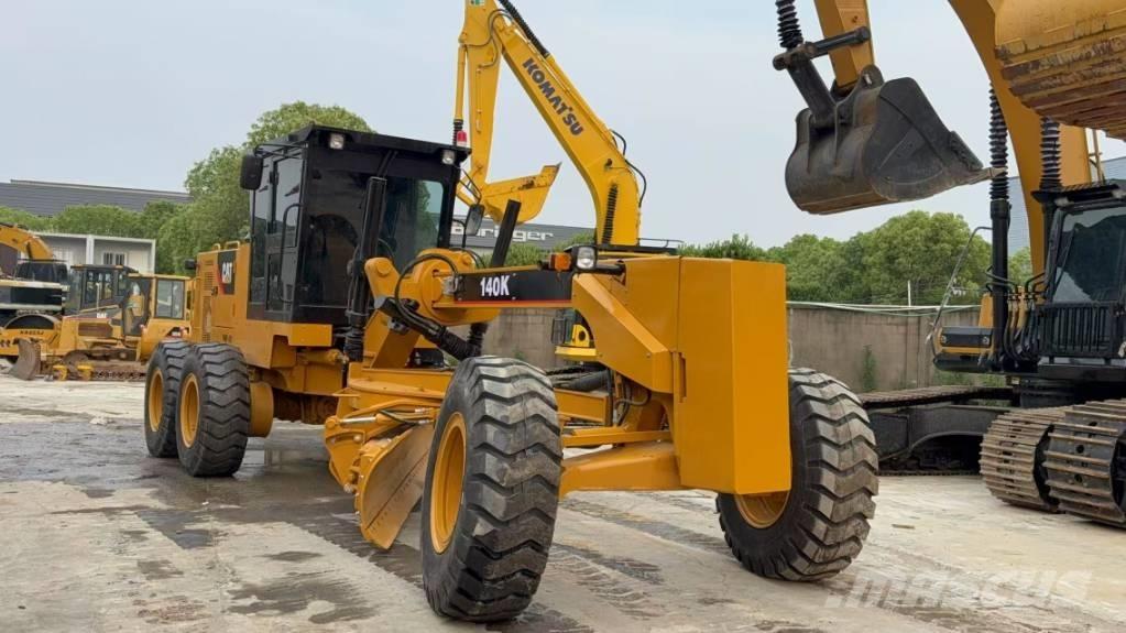 CAT 140 K 平土機