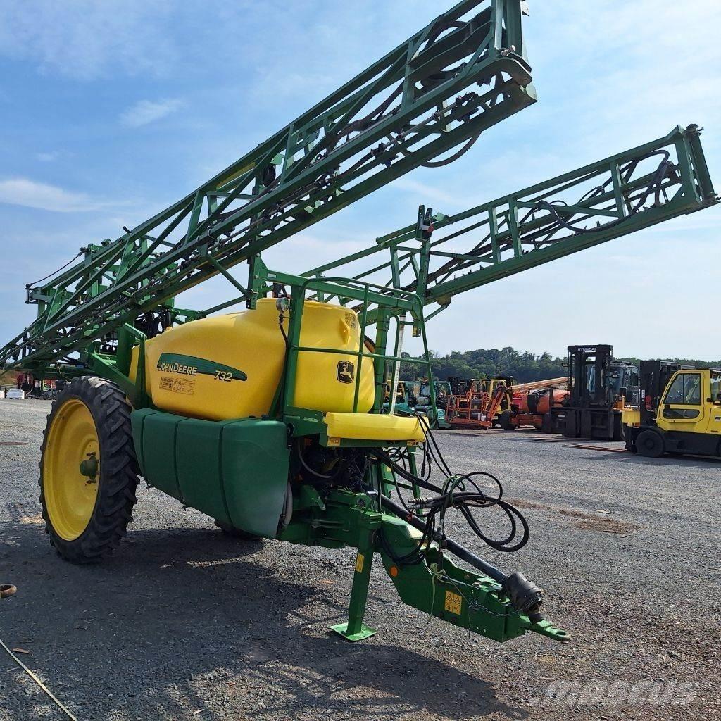 John Deere 732 牽引式噴霧機