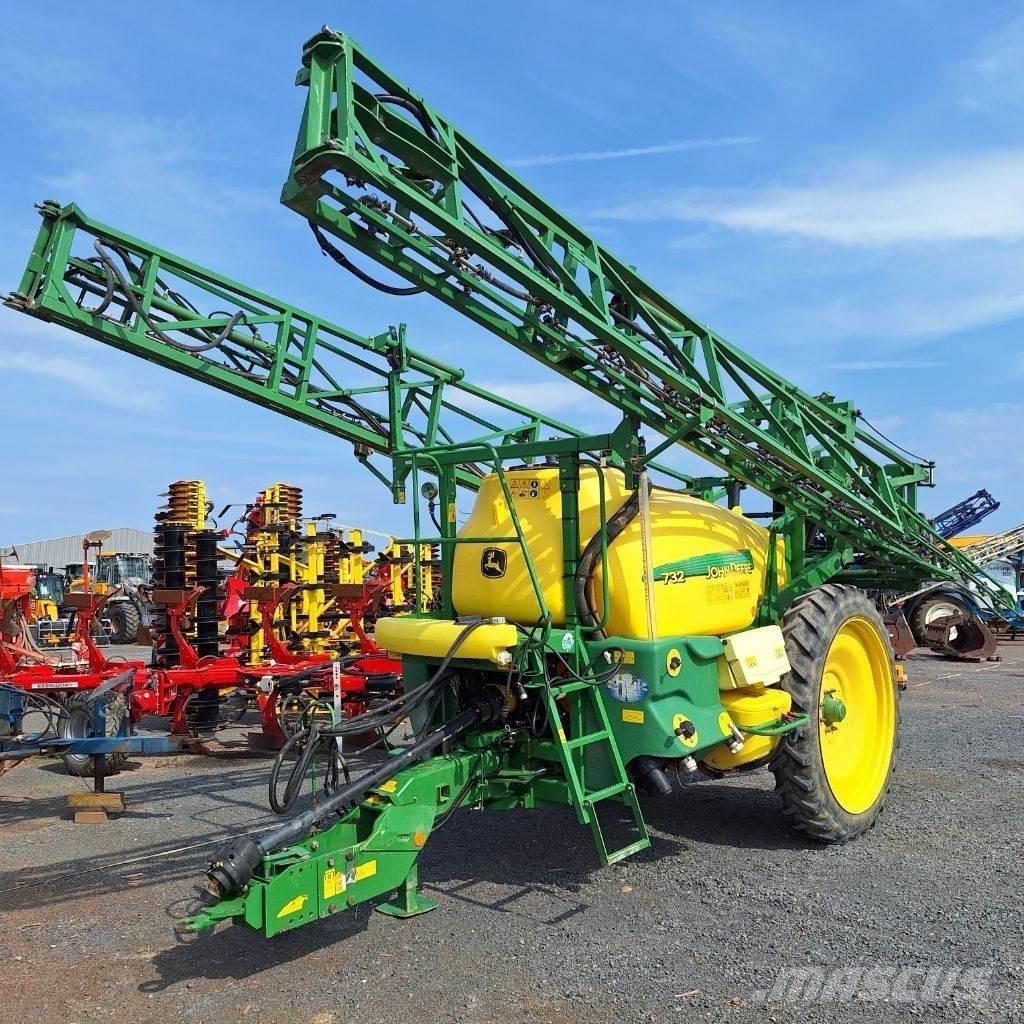 John Deere 732 牽引式噴霧機