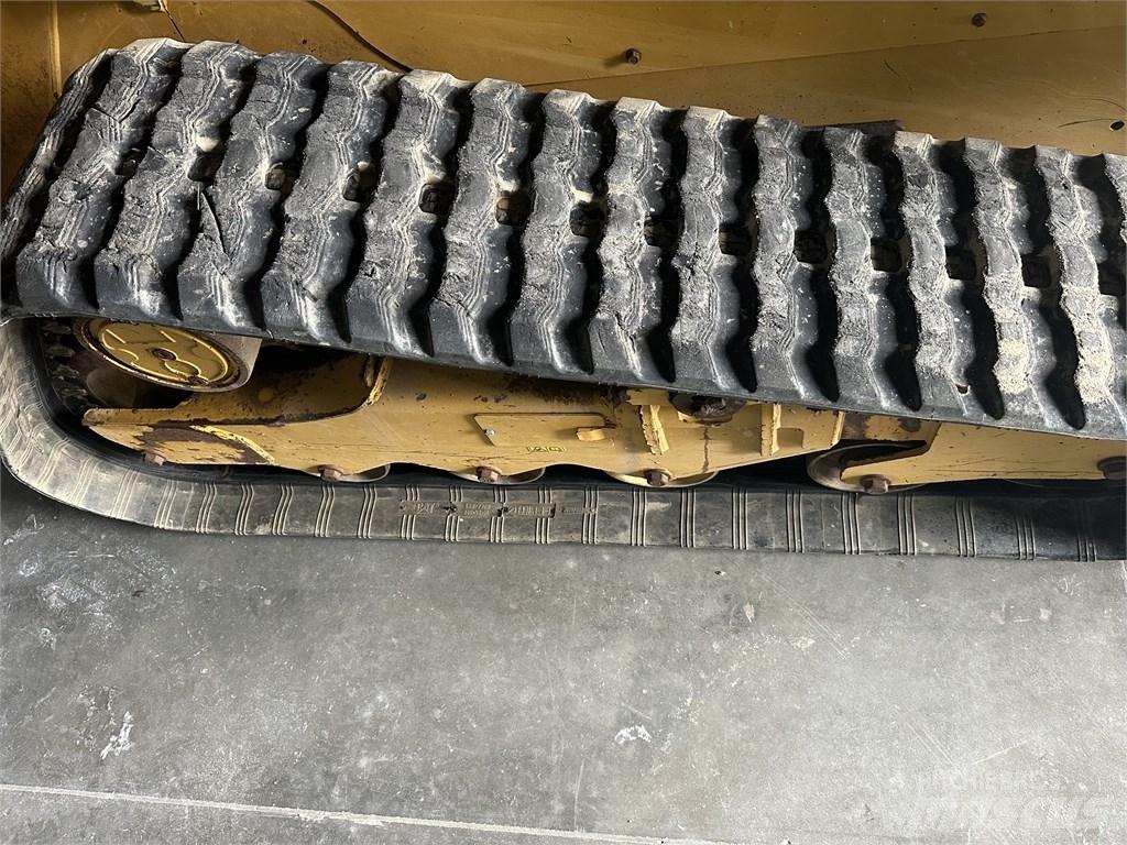 CAT 259D3 滑移轉向裝載機