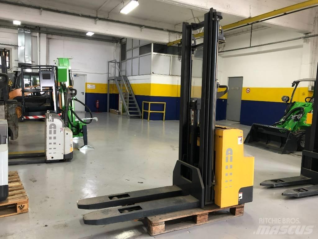 Atlet CSH 125 自走式堆積機