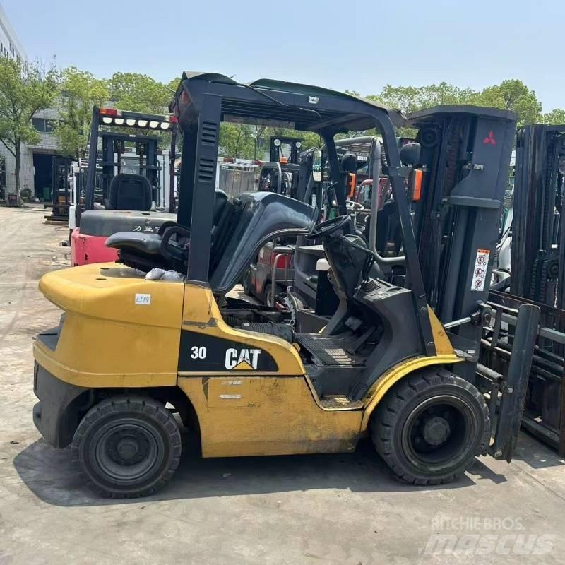 CAT 30 柴油卡車