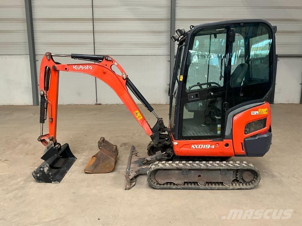 Kubota KX 019-4 小型挖土機/掘鑿機<7t(小型挖掘機)