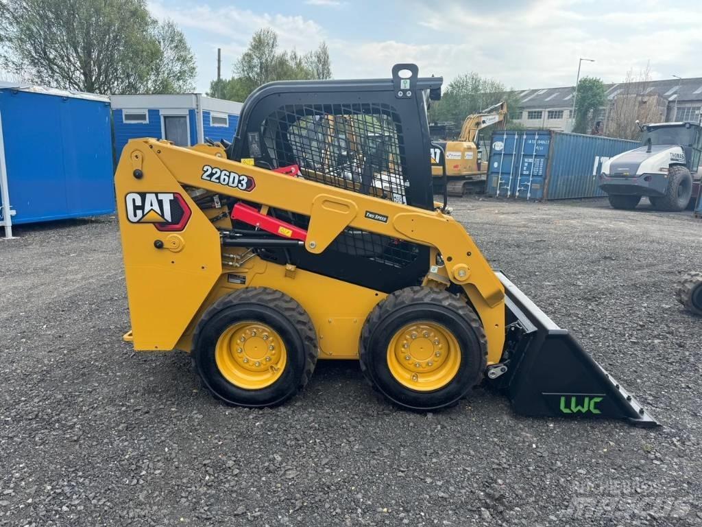 CAT 226D3 滑移轉向裝載機