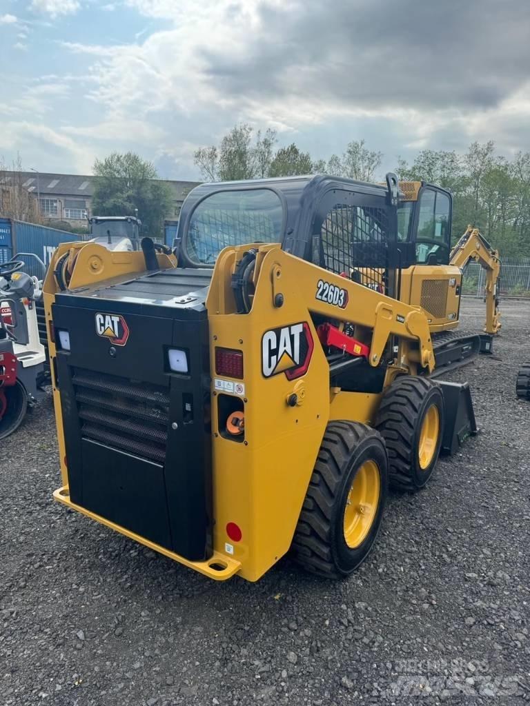 CAT 226D3 滑移轉向裝載機