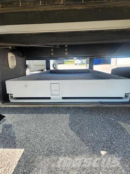 Tiffin Pheaton 40QDH 露營車和有篷卡車