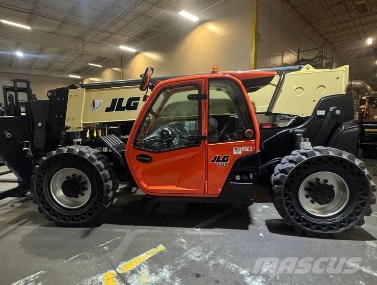 JLG 1255 伸縮臂操作車