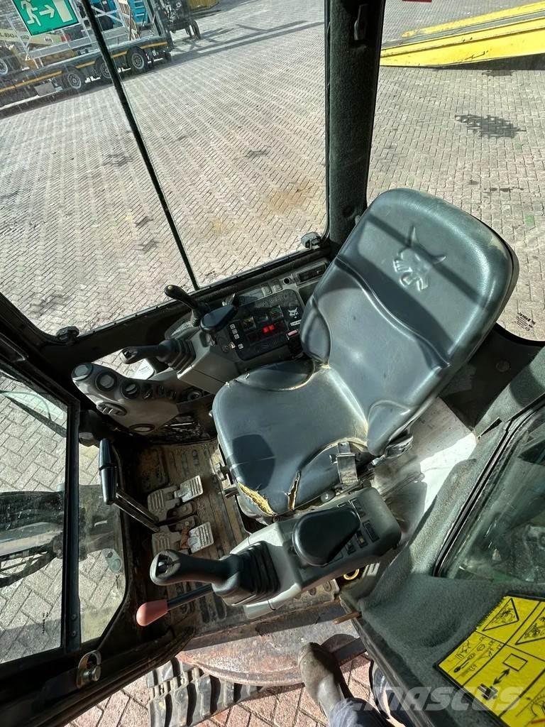 Bobcat E26 小型挖土機/掘鑿機<7t(小型挖掘機)