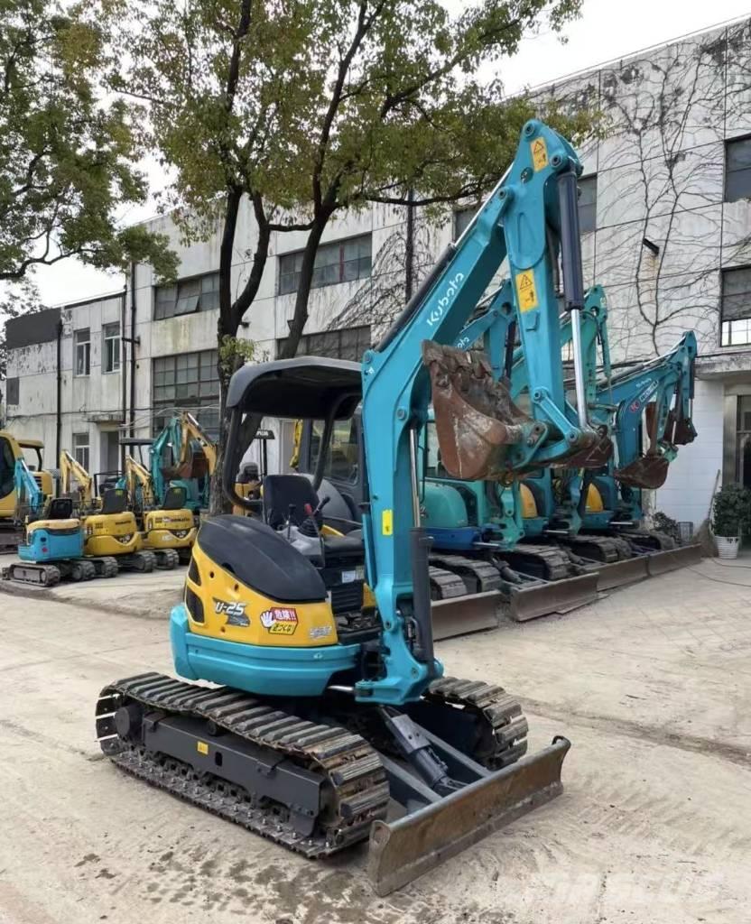 Kubota U 25 小型挖土機/掘鑿機<7t(小型挖掘機)