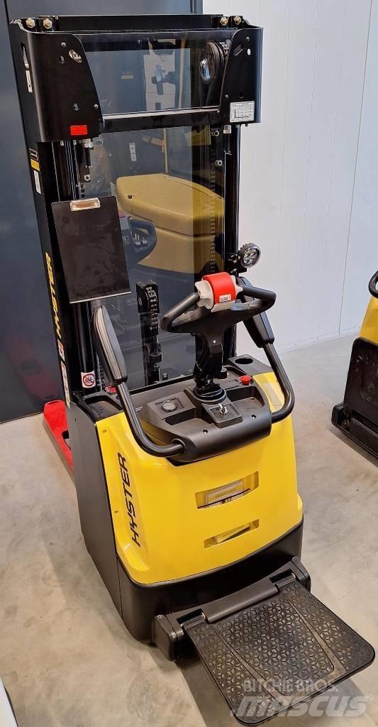 Hyster S1.2S 自走式堆積機