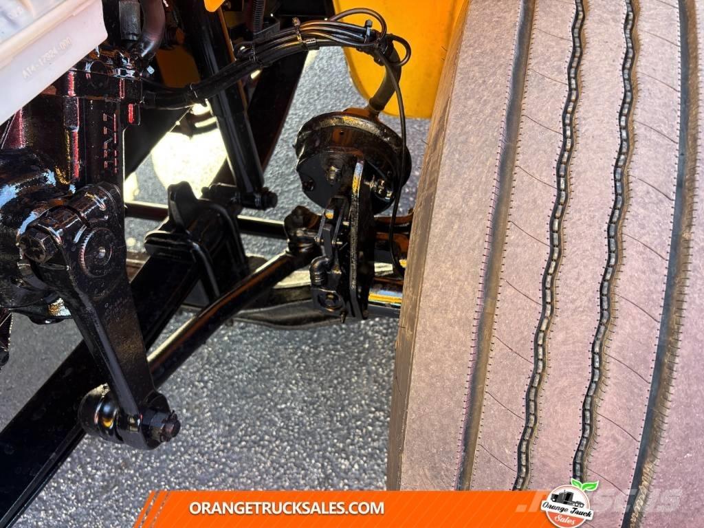 Freightliner M2 貨箱式卡車