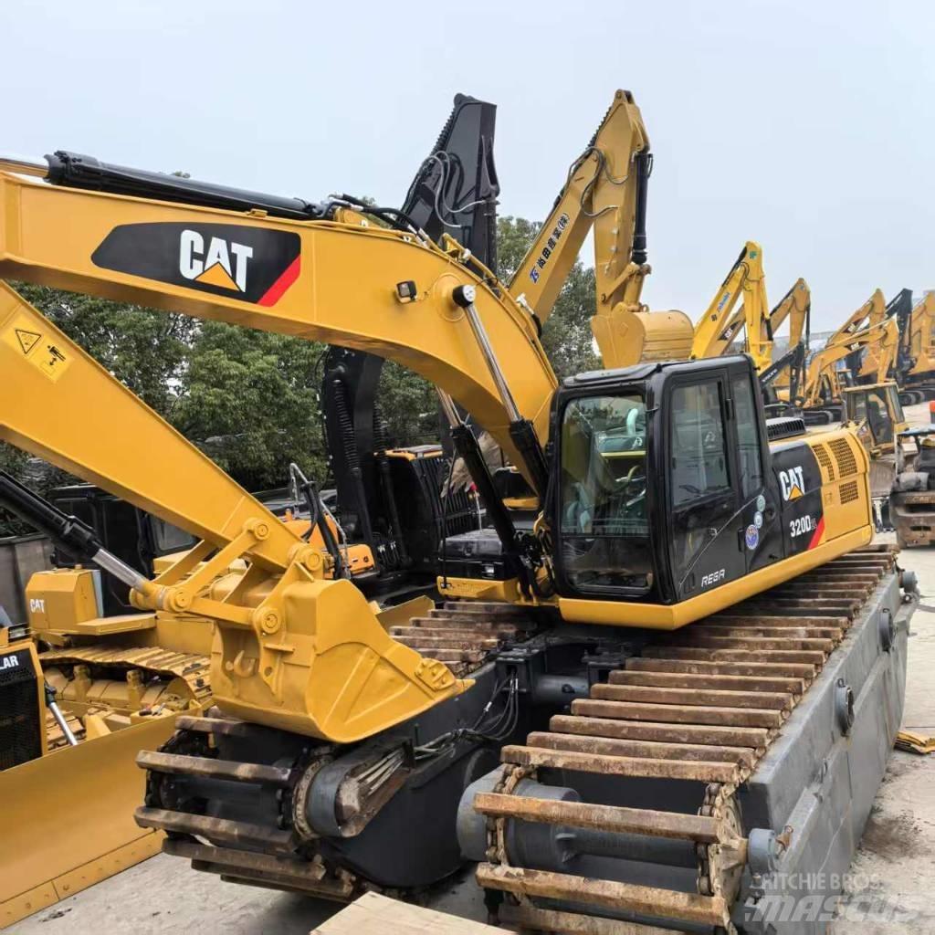 CAT 320 D 水陸兩用挖掘機