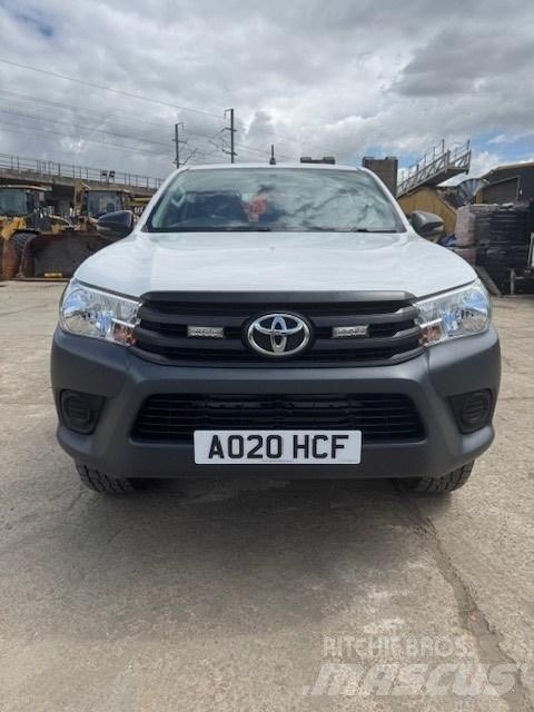 Toyota Hilux 皮卡.傳統半斗卡車/側卸板