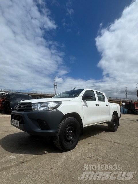 Toyota Hilux 皮卡.傳統半斗卡車/側卸板