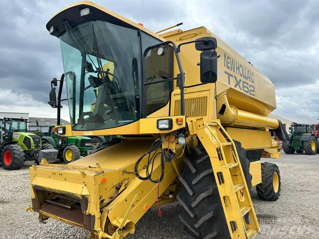 New Holland TX 62 聯合收穫機
