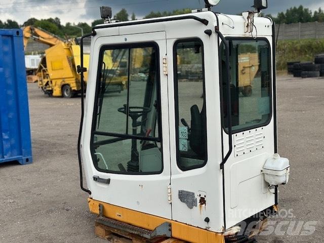 Liebherr A 924 B CAB 駕駛室與內部