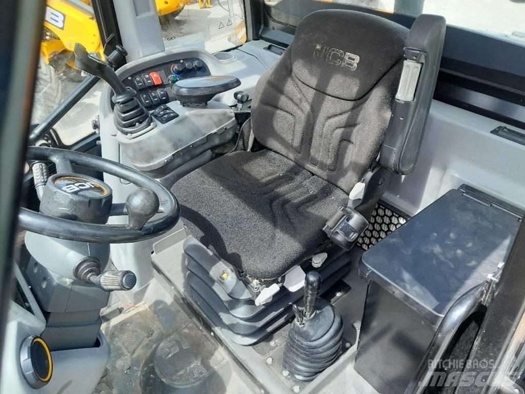 JCB TM 320 農業用伸縮臂裝載機