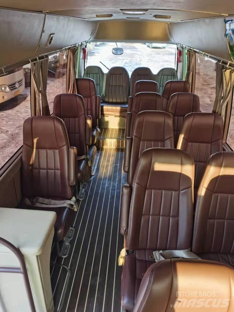 Toyota Coaster Bus 迷你巴士