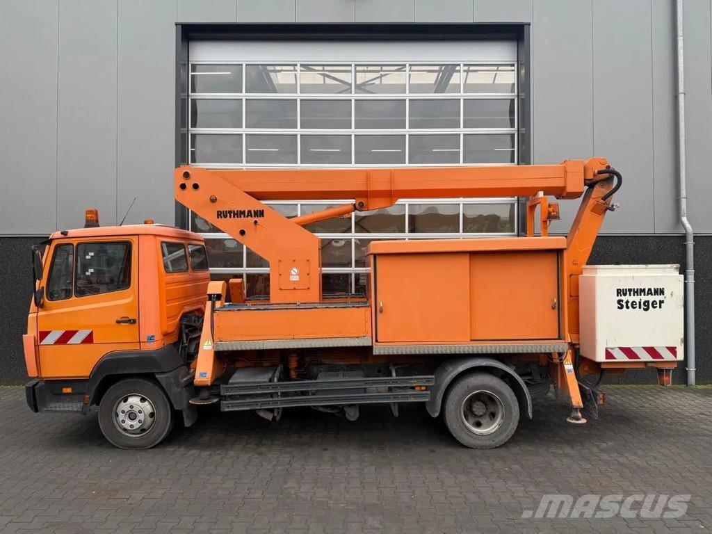 Mercedes-Benz 814 卡車裝載高空作業車